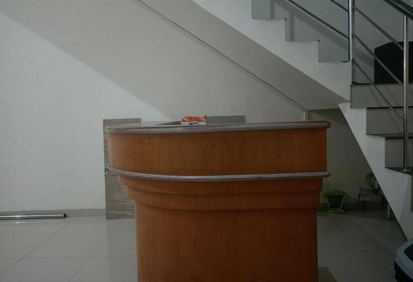 ホテル Oyo 93388 Enjoy Homestay & Cafe