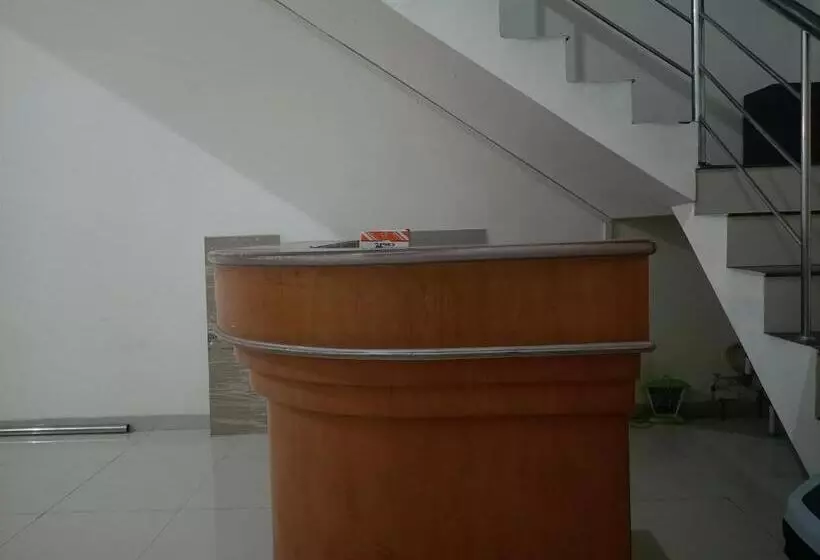 Hotelli Oyo 93388 Enjoy Homestay & Cafe