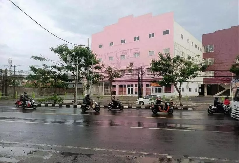 Hotelli Oyo 93388 Enjoy Homestay & Cafe