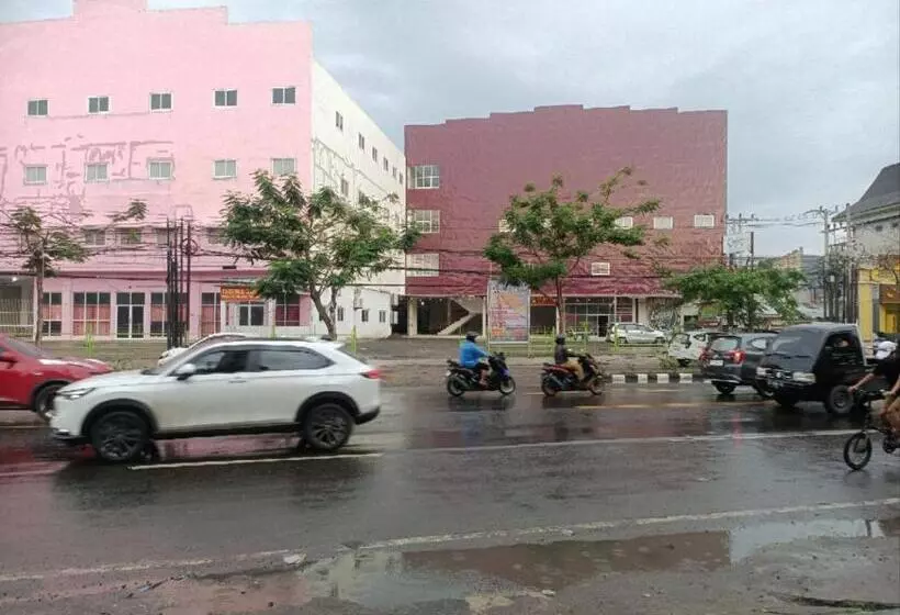 Hotelli Oyo 93388 Enjoy Homestay & Cafe