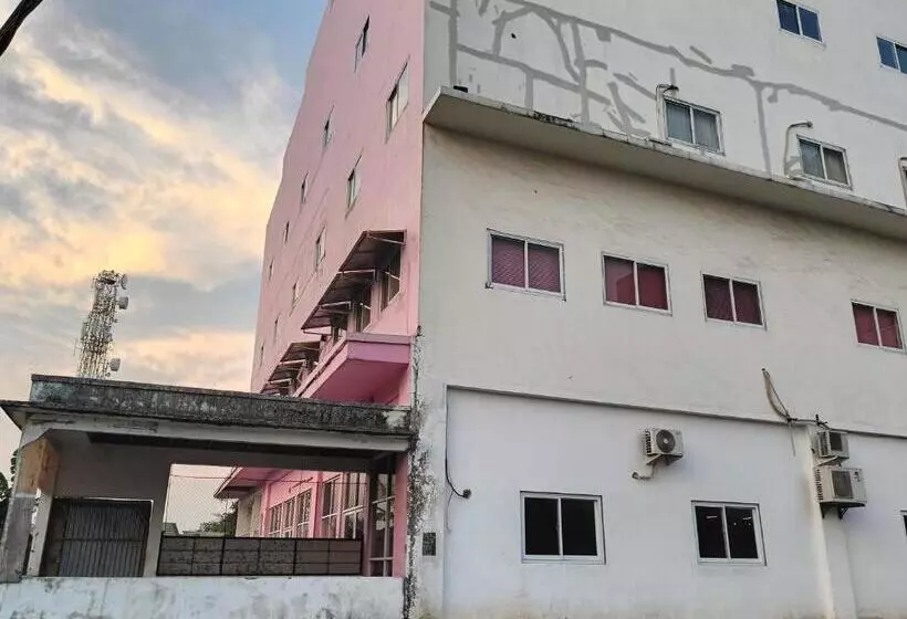 Hotelli Oyo 93388 Enjoy Homestay & Cafe