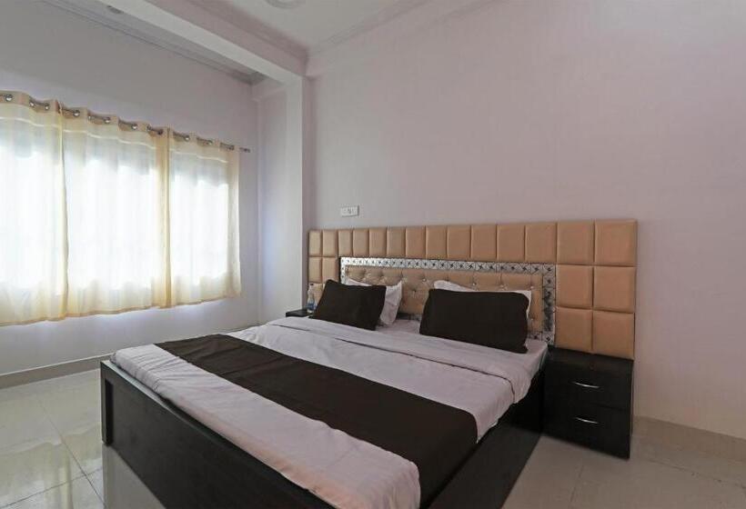 Отель The Golden