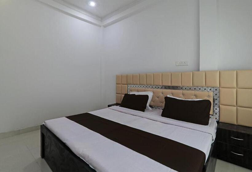 Отель The Golden