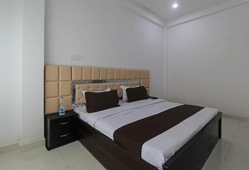 Отель The Golden