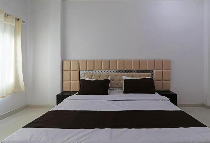 Отель The Golden