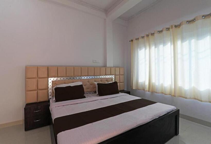 Отель The Golden