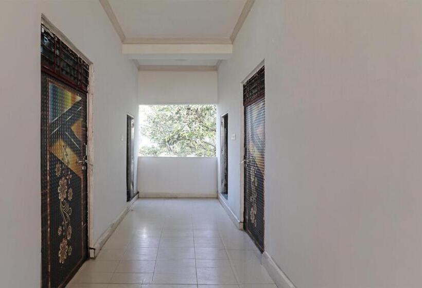 Отель The Golden