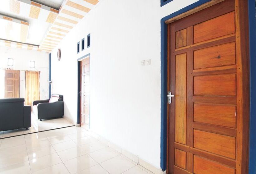 בית מלון כפרי Spot On 93378 Lona Guest House Syariah