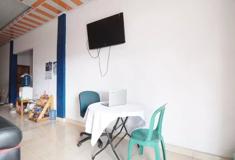 Hotelli Spot On 93378 Lona Guest House Syariah