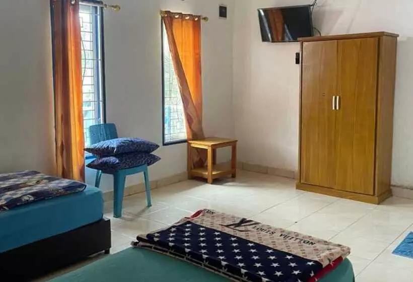 Hotelli Spot On 93378 Lona Guest House Syariah