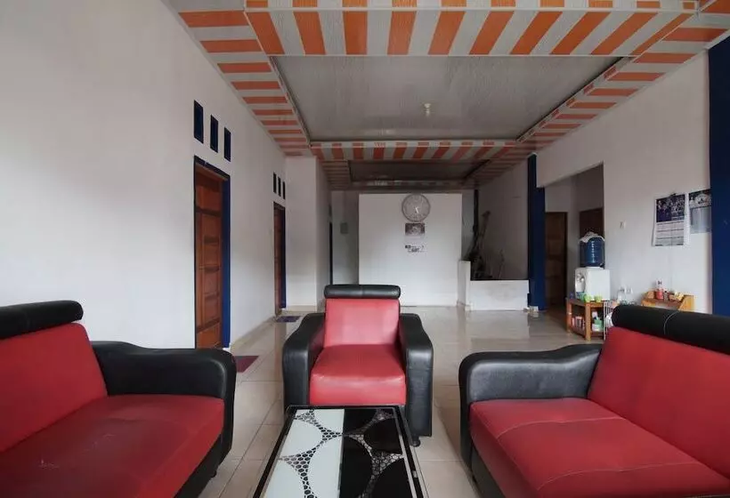 Hotelli Spot On 93378 Lona Guest House Syariah