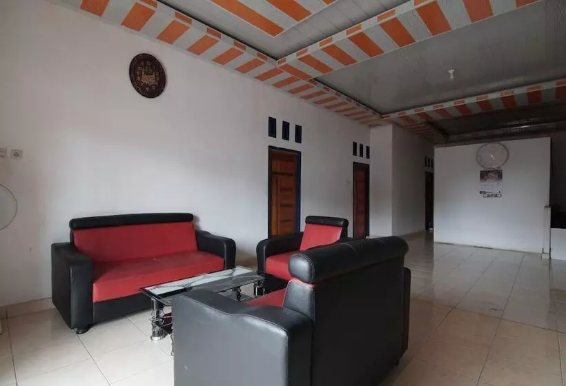 Hotelli Spot On 93378 Lona Guest House Syariah