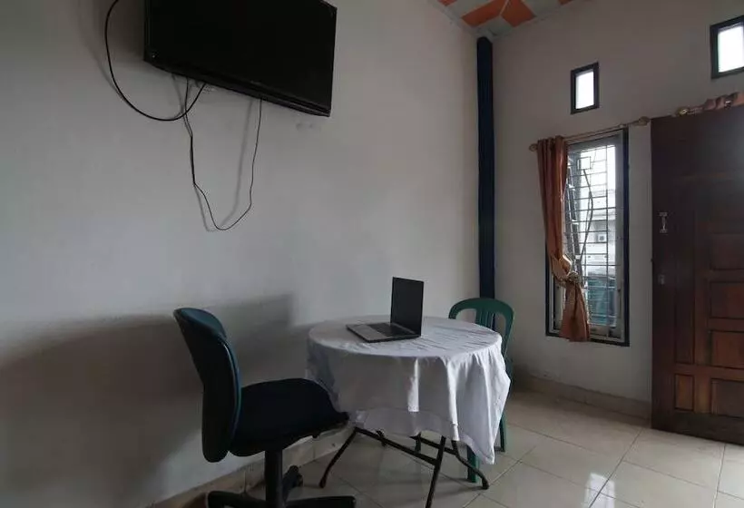 Hotelli Spot On 93378 Lona Guest House Syariah