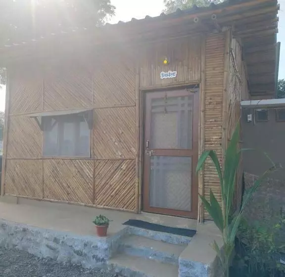ホテル Vasant Bamboo Cottage