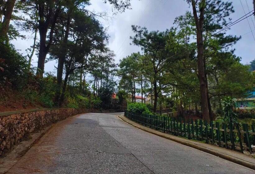 Pensjonat Family World Transhotel: Jemimah & Abraham