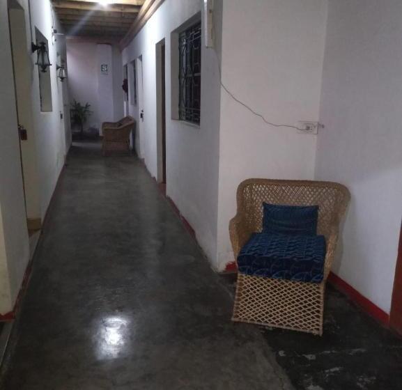 ペンション Flowers Hostel