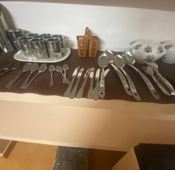 פנסיון Rosewood Annexe1