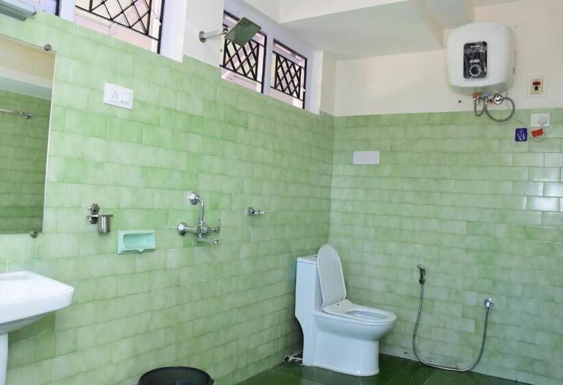 פנסיון Rosewood Annexe1