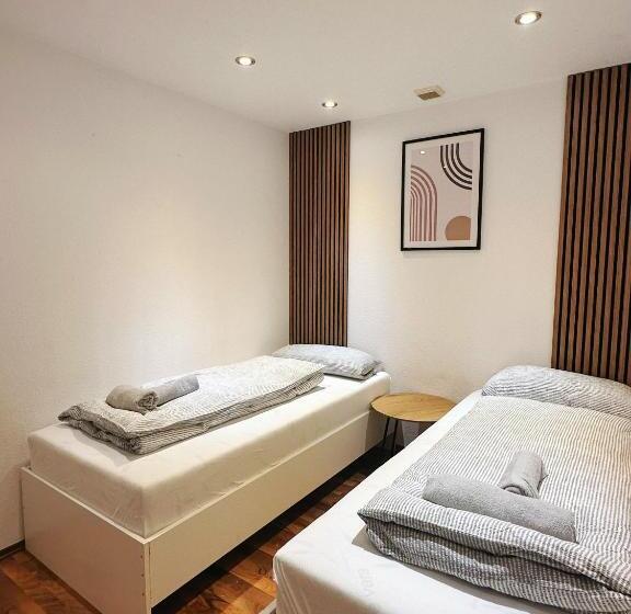 بنسيون Zimmer In Reihenhaus Mit Terrasse