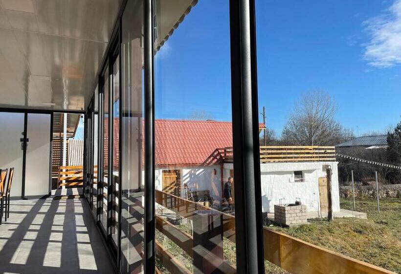 旅馆 H White House