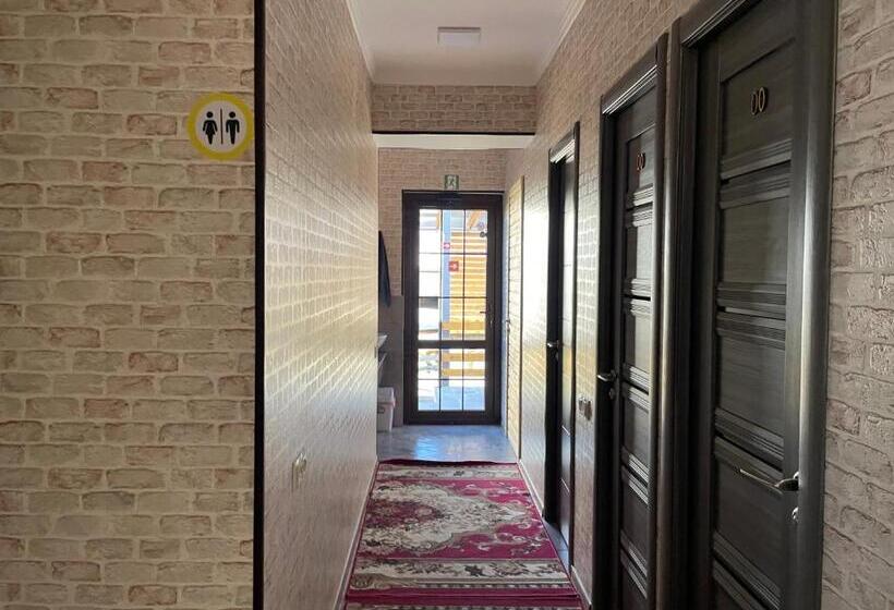 旅馆 H White House