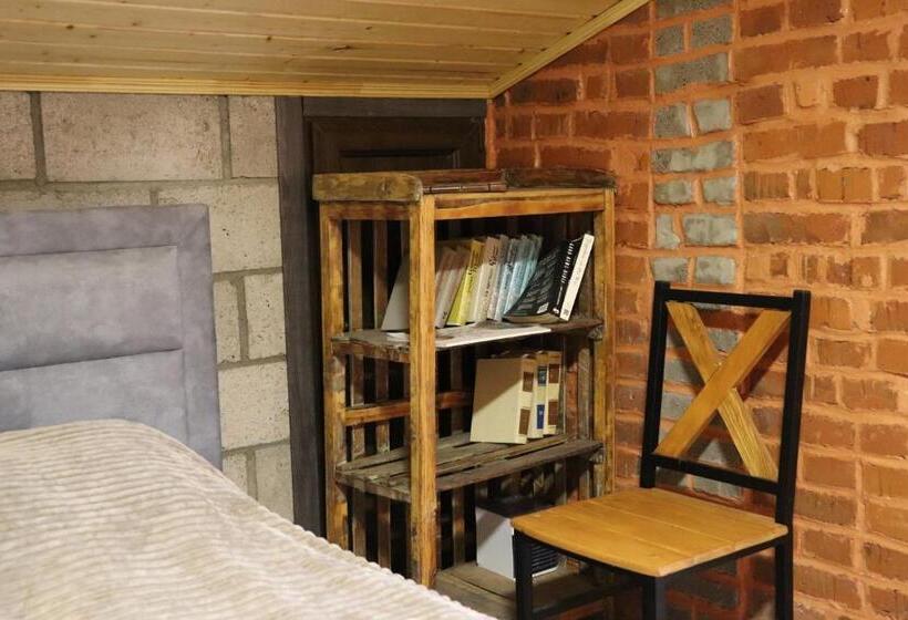 旅馆 H White House