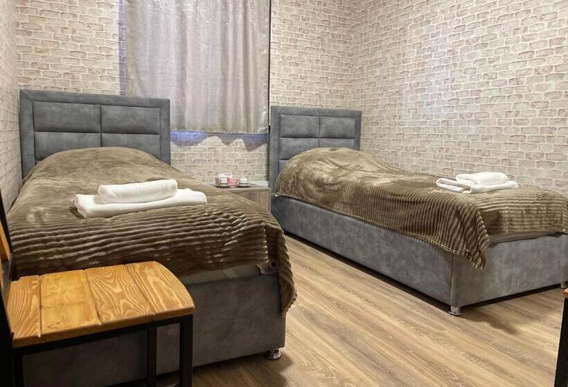 旅馆 H White House