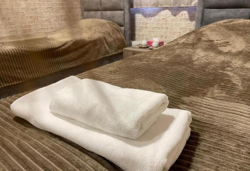 旅馆 H White House