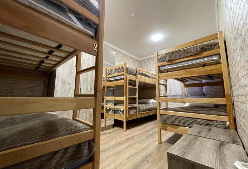 旅馆 H White House