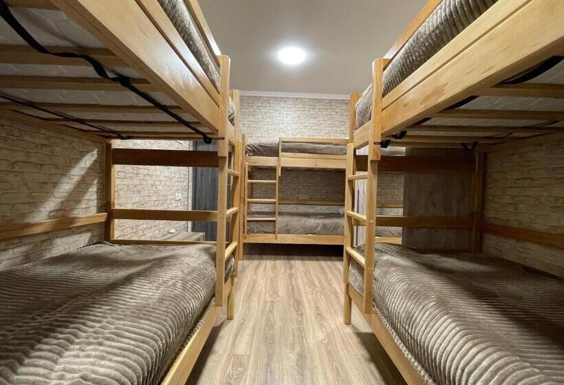 旅馆 H White House