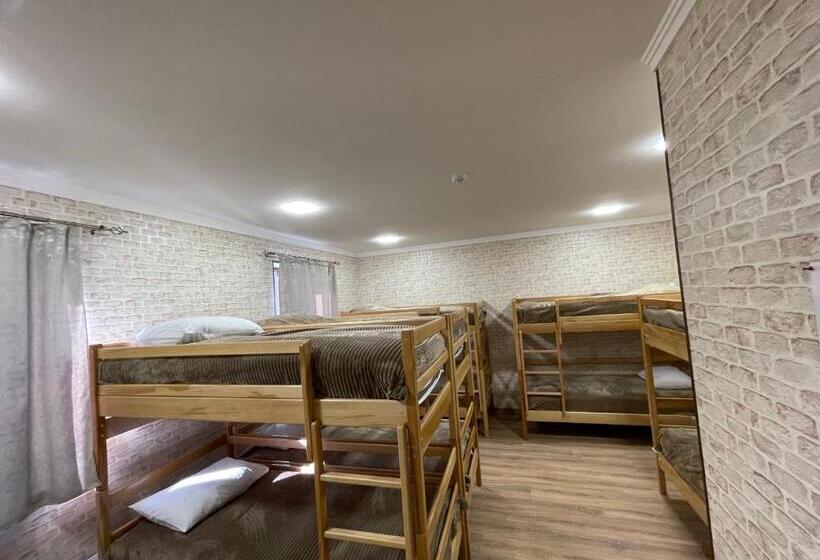 旅馆 H White House