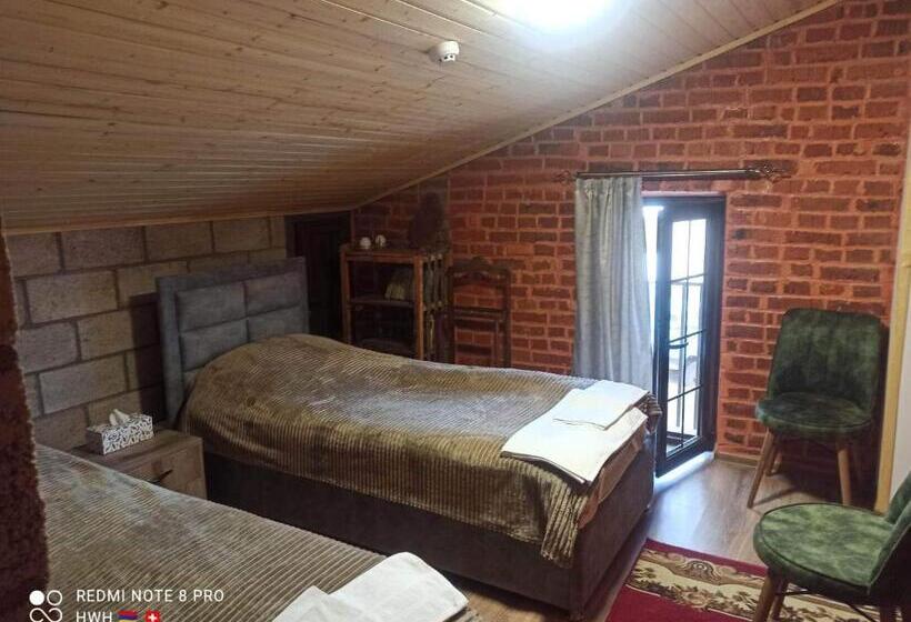 旅馆 H White House