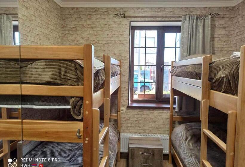 旅馆 H White House