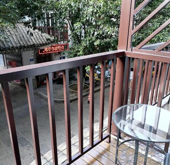 Hospedaria Lazzy Inn