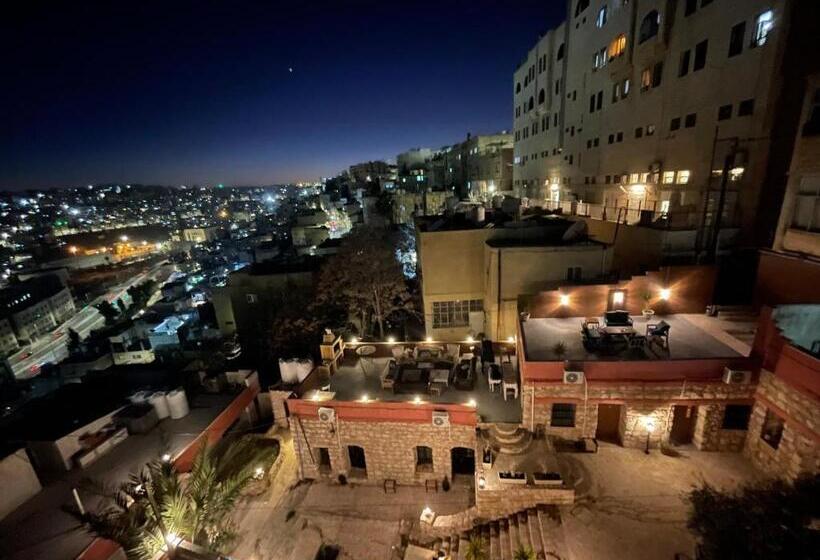 هاستل Village 47