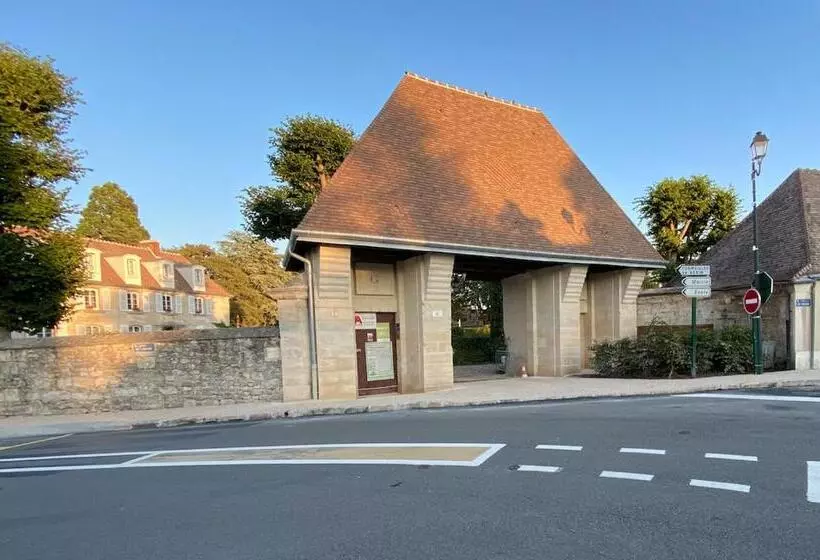 ベッドアンドブレックファースト Manoir De Bréançon