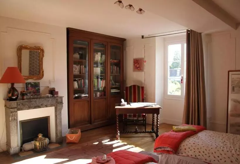 ベッドアンドブレックファースト Manoir De Bréançon