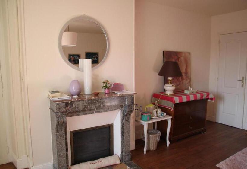 Bed and Breakfast Manoir De Bréançon