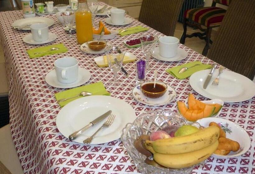 Bed and Breakfast Manoir De Bréançon