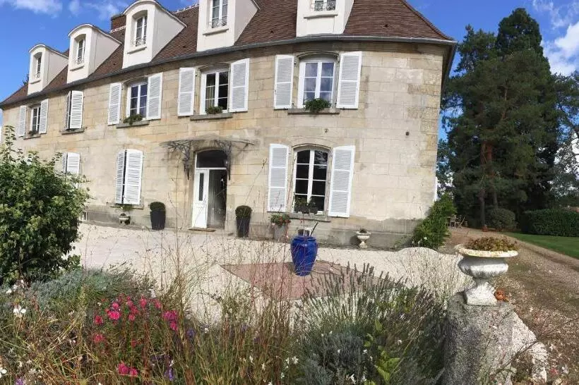 ベッドアンドブレックファースト Manoir De Bréançon