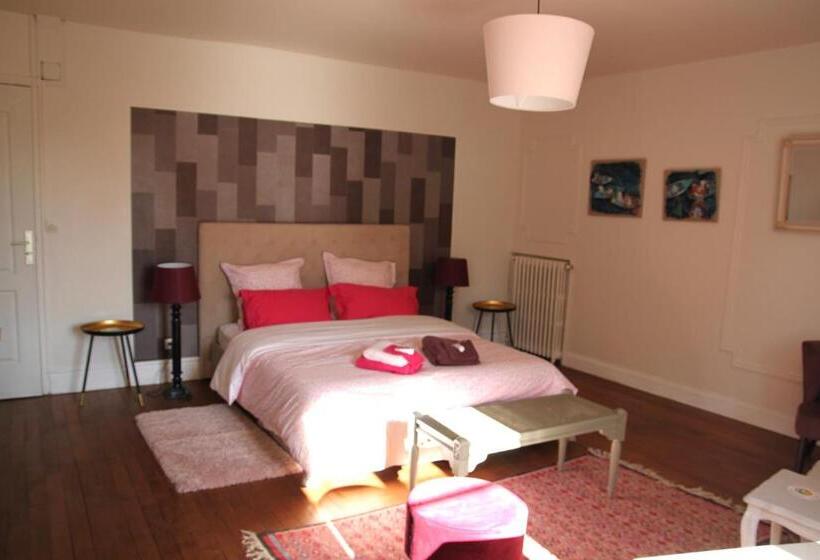 Bed and Breakfast Manoir De Bréançon