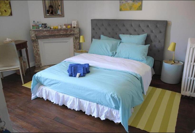 Bed and Breakfast Manoir De Bréançon