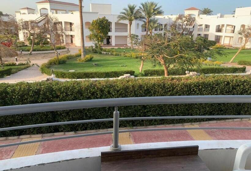 Cecelia Resort Private Chalets