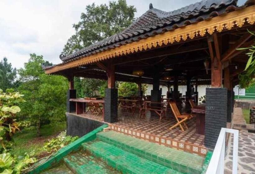 호텔 Capital O 93345 The Saka Guest House Syariah