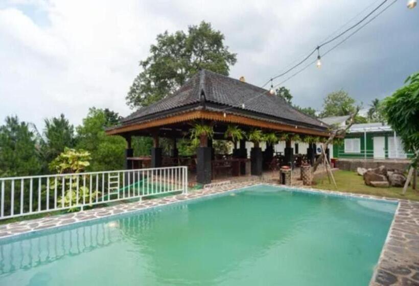 호텔 Capital O 93345 The Saka Guest House Syariah