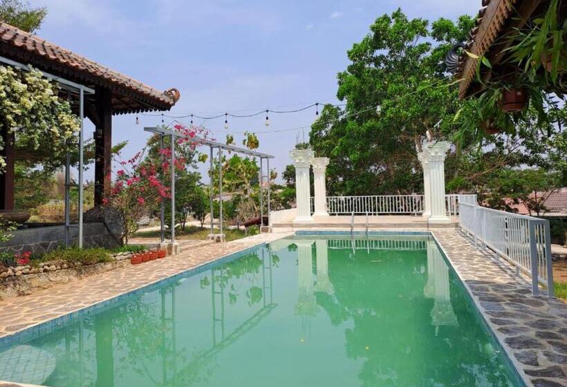 호텔 Capital O 93345 The Saka Guest House Syariah