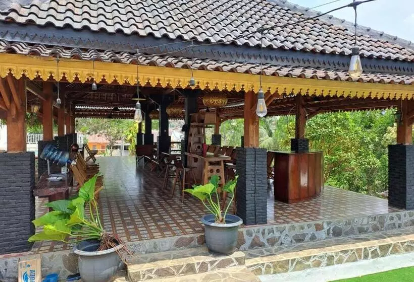 Hotelli Capital O 93345 The Saka Guest House Syariah