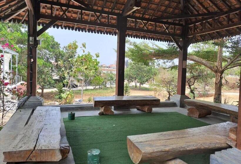 호텔 Capital O 93345 The Saka Guest House Syariah