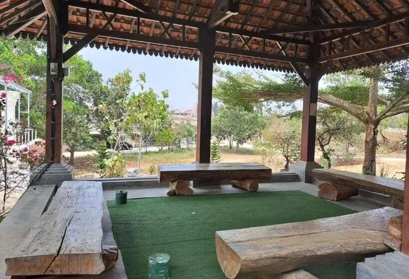 Hotelli Capital O 93345 The Saka Guest House Syariah