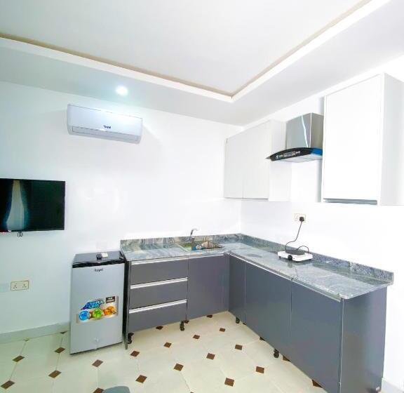 هتل D & D Apartments